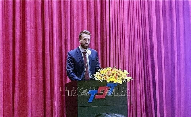 Ông Sam Wood, Phó Tổng Lãnh sự Anh quốc tại Thành phố Hồ Chí Minh phát biểu tại buổi lễ. Ảnh: TTXVN. 