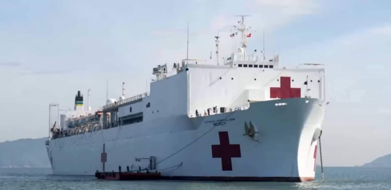 Tàu bệnh viện lớn nhất của Hải quân Mỹ đã cập cảng tại Việt Nam