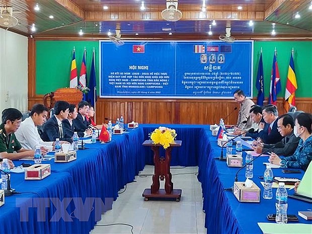 Hội nghị Sơ kết 2 năm thực hiện Bản ghi nhớ về Quy chế hợp tác xây dựng đường biên giới Campuchia-Việt Nam được tổ chức thành công tại tỉnh Mondulkiri. Ảnh: TTXVN phát