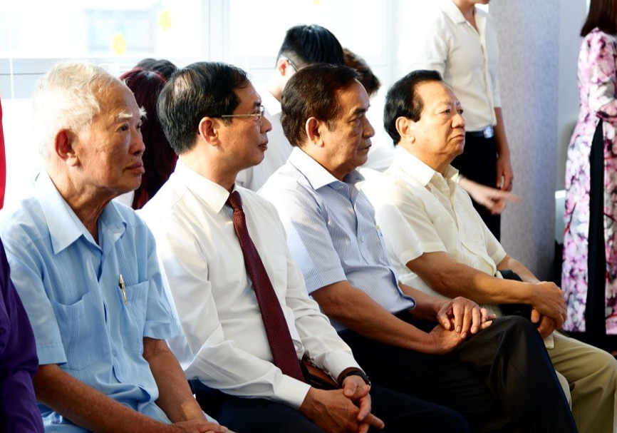 (07.01) Các khách mời, lãnh đạo Bộ tại lễ kỷ niệm 10 năm thành lập Viện Biển Đông. (Ảnh: Huyền Nguyễn)