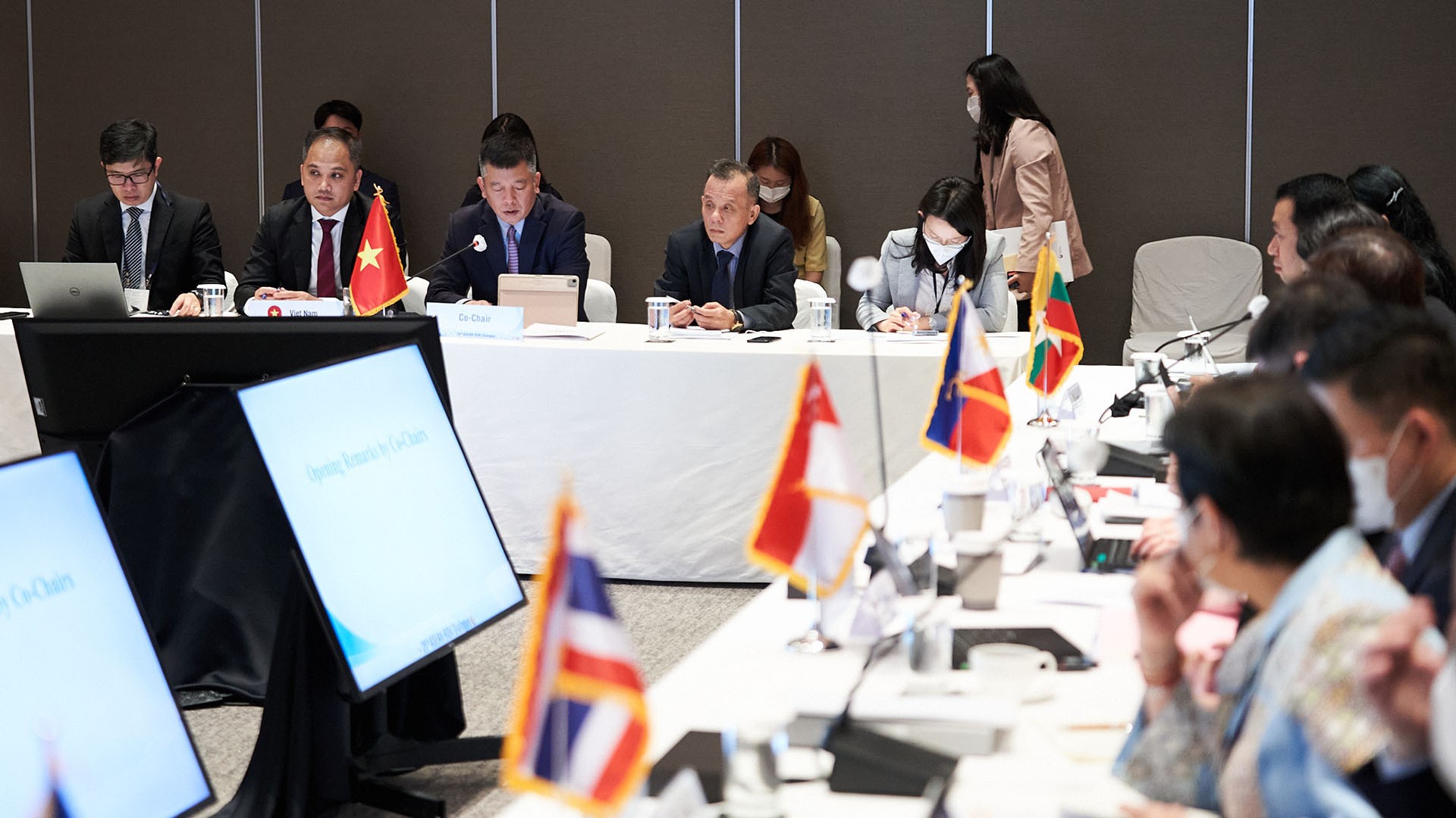 Đại sứ Vũ Hồ, Quyền Trưởng SOM ASEAN Việt Nam đồng chủ trì Đối thoại.
