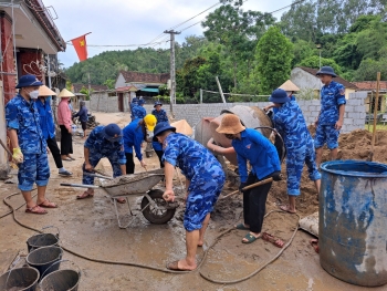 Vùng Cảnh sát biển 1 giúp dân xây dựng nông thôn mới tại Hà Tĩnh