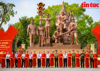 Hà Nội: Khánh thành công trình tượng đài "Công an nhân dân vì dân phục vụ"