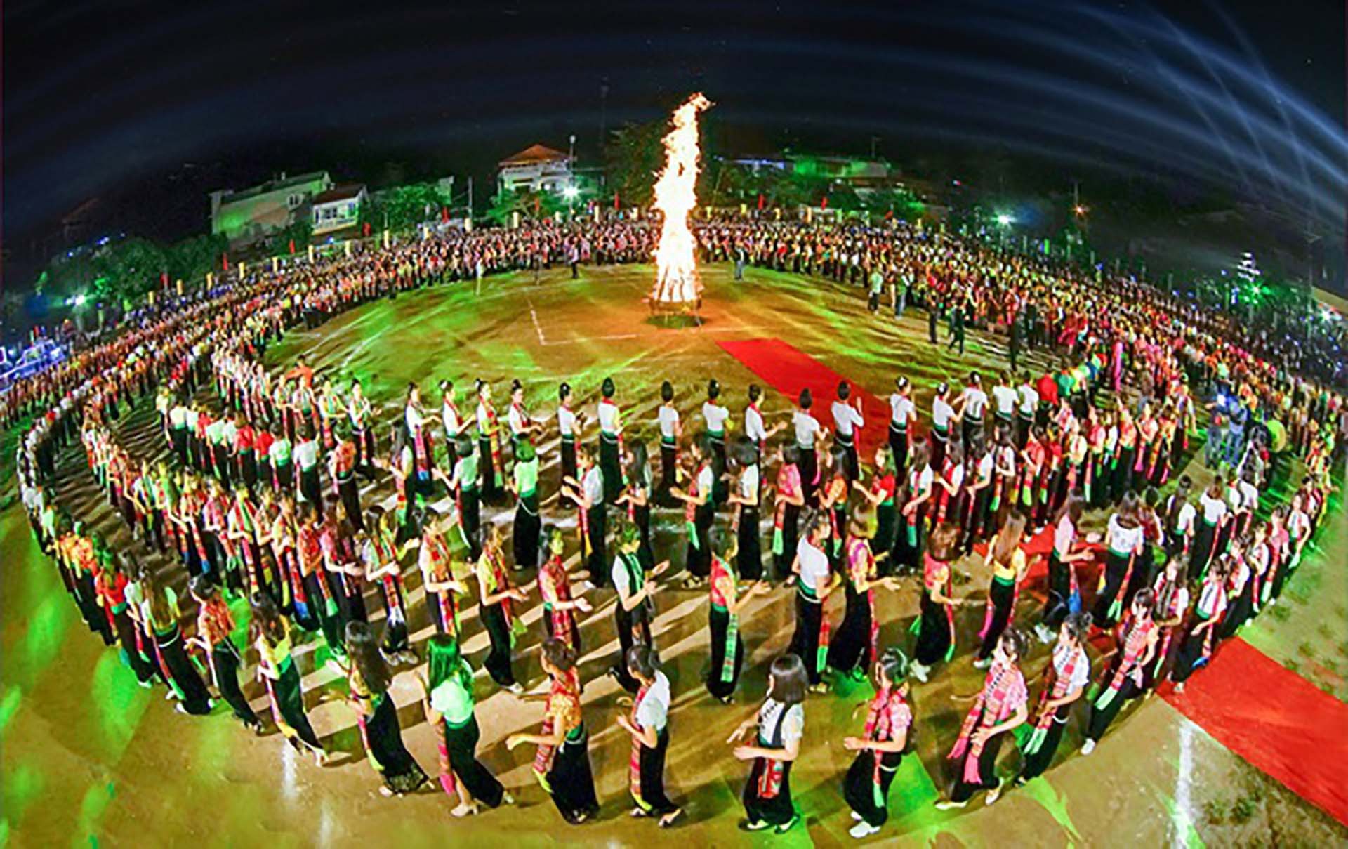 Nghệ thuật Xòe Thái được UNESCO ghi danh là Di sản văn hóa phi vật thể đại diện của nhân loại vào năm 2021. (Ảnh: Lê Hải Yến)