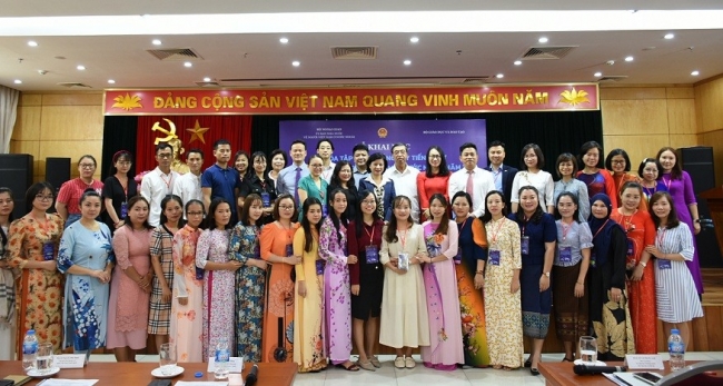Lớp học chắp cánh cho tiếng Việt
