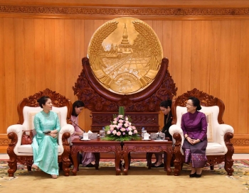 Thắt chặt hơn nữa tình đoàn kết, gắn bó giữa cán bộ nữ hai Bộ Ngoại giao Việt-Lào