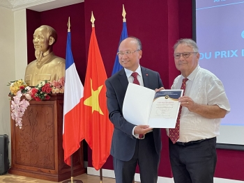 Trao giải Thông tin đối ngoại Việt Nam cho nhà sử học Pháp Alain Ruscio