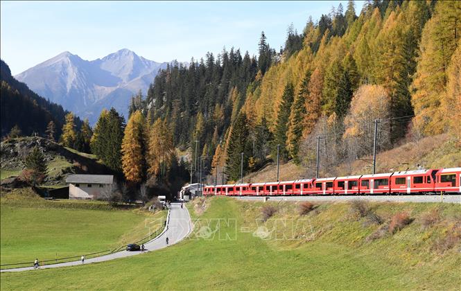 Đường sắt Thụy Sỹ lập kỷ lục thế giới với đoàn tàu chở khách dài 1.910m