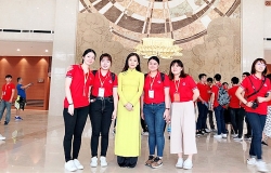 Đoàn đại biểu thanh niên Hồng Kông, Trung Quốc thăm quan Cung hữu nghị Việt - Trung