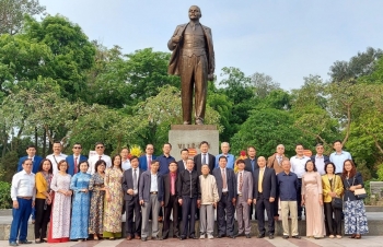 Hội hữu nghị Việt-Nga dâng hoa kỷ niệm 152 năm Ngày sinh V.I.Lênin