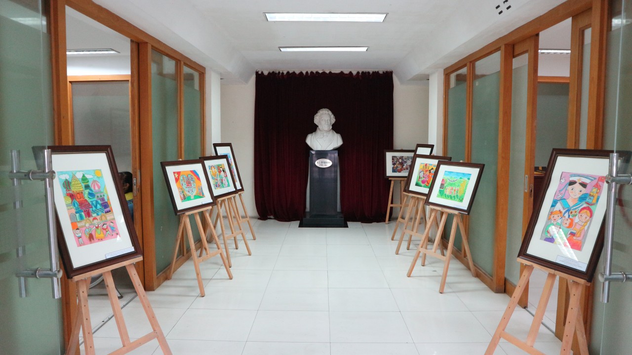 Trao giải Cuộc thi vẽ tranh quốc tế “Em vẽ Việt Nam - Em vẽ nước Nga” lần thứ 6