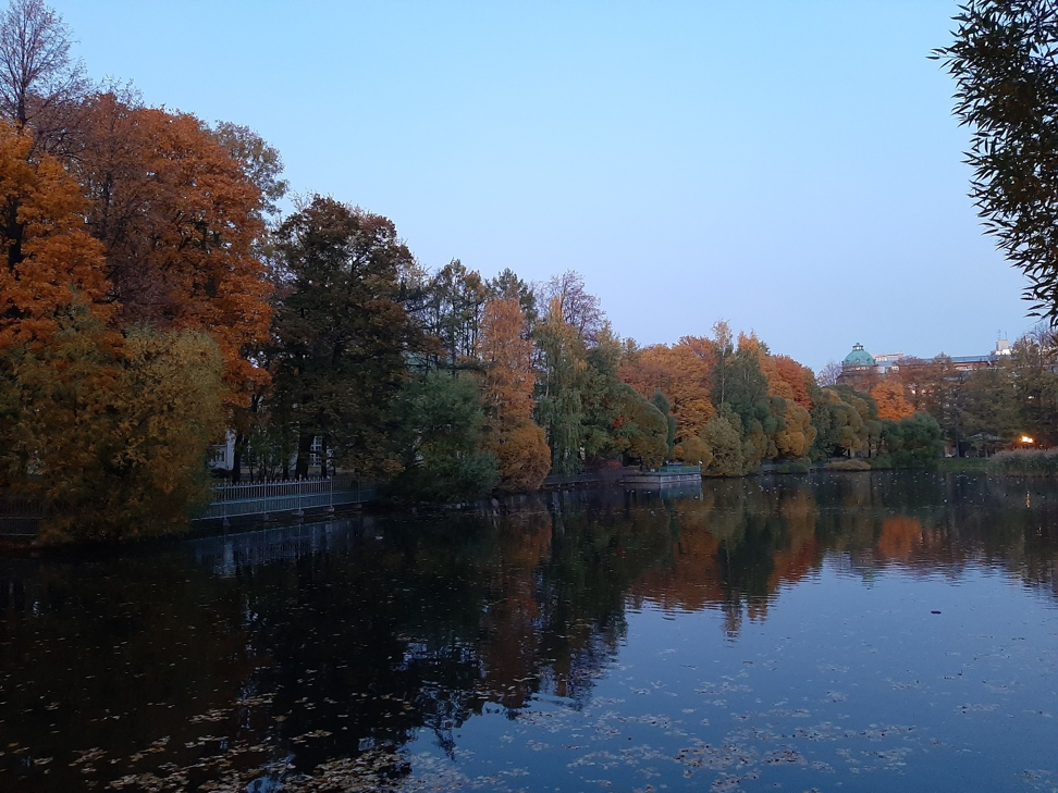 Mùa thu vàng tại Saint-Petersburg trong mắt người Nga