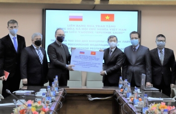 Liên bang Nga trao tặng 100 nghìn liều vaccine Sputnik Light cho Việt Nam
