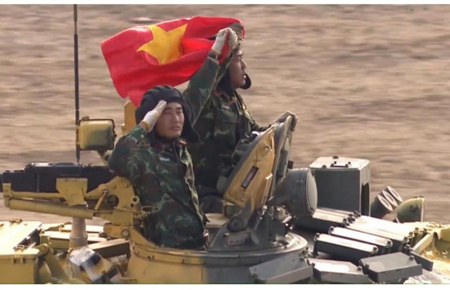 toan canh doi viet nam rong cua vao chung ket dua xe tang tai nga