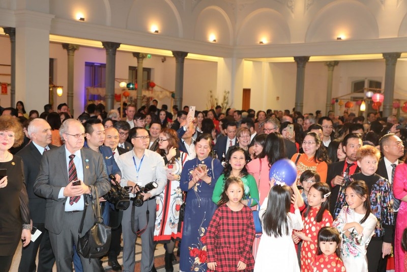 Gần 900 người Việt tại Đức dự Tết cộng đồng, khởi động kỷ niệm 45 năm quan hệ ngoại giao
