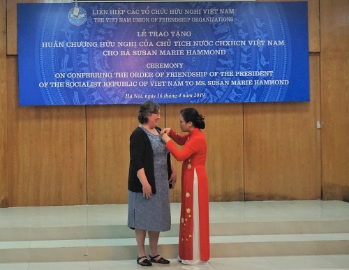 War Legacies Project nhận Huân chương hữu nghị vì 20 năm gây quỹ giúp Việt Nam