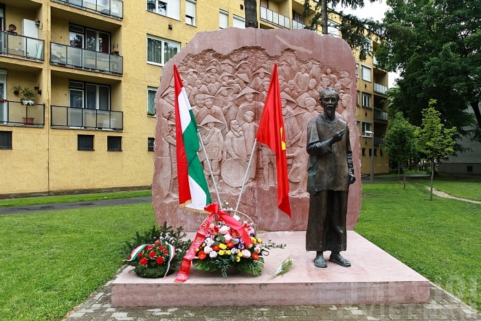 tham tuong bac ho o thanh pho xanh nhat hungary