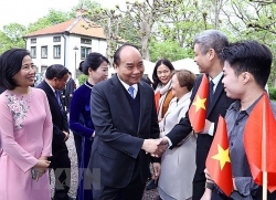 Thủ tướng thăm Đại sứ quán và cộng đồng người Việt tại Thụy Điển