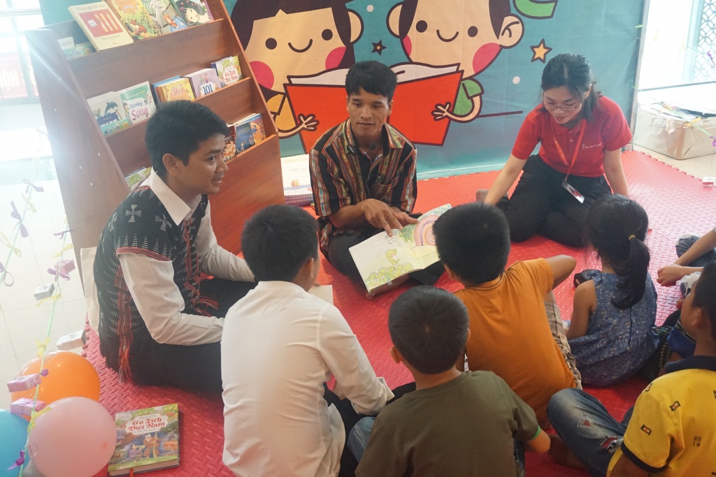 save the children thuc day thoi quen doc sach cho tre em