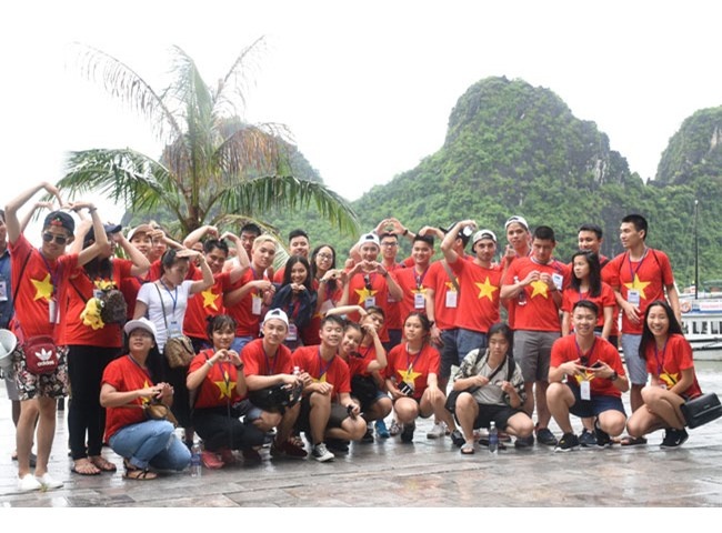 150 thanh nien kieu bao cung len rung xuong bien