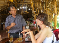 Du khách đến từ gần 30 quốc gia "phải lòng" homestay tre nứa Việt Nam