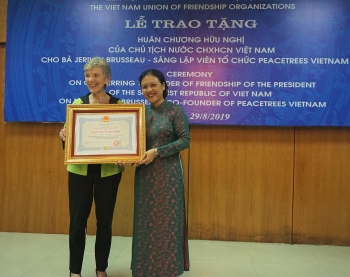 Việt Nam vinh danh người phụ nữ Mỹ vượt bi kịch chiến tranh phủ xanh Quảng Trị
