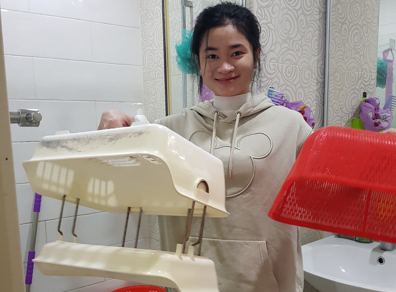 Lưu học sinh Campuchia dọn nhà đón Tết Việt
